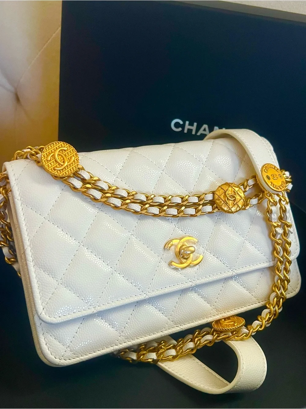 NEW🔥Chanel Caviar Twist Your Buttons WOC Crossbody white GHW